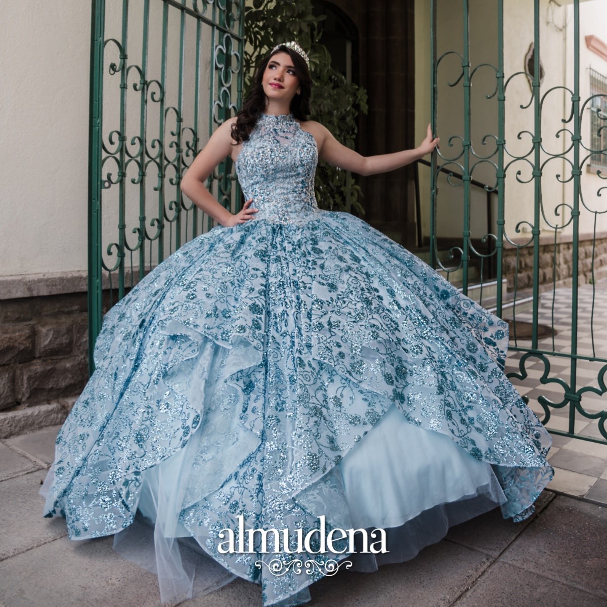 Vestido de XV Azul con Aplicaciones Brillantes - Almudena Boutique - Ropa para mujer, Vestidos cortos, de y para novias