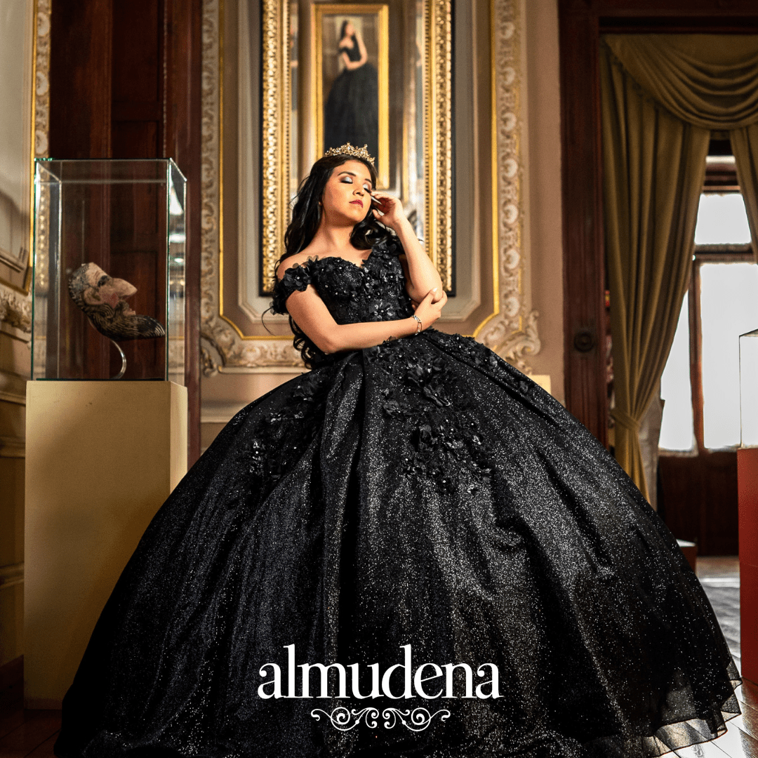 Vestido para Quinceañera Negro con Flores - Almudena Boutique - Ropa para mujer, Vestidos cortos, de noche y novias