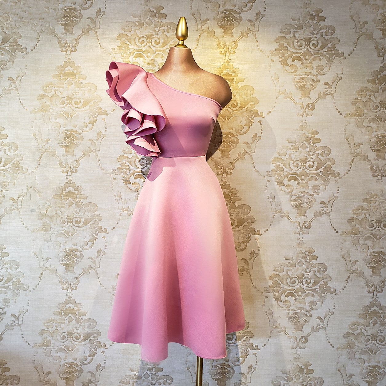 Vestido Rosa Corto Ajustado Elegante 1 Hombro - Almudena Boutique