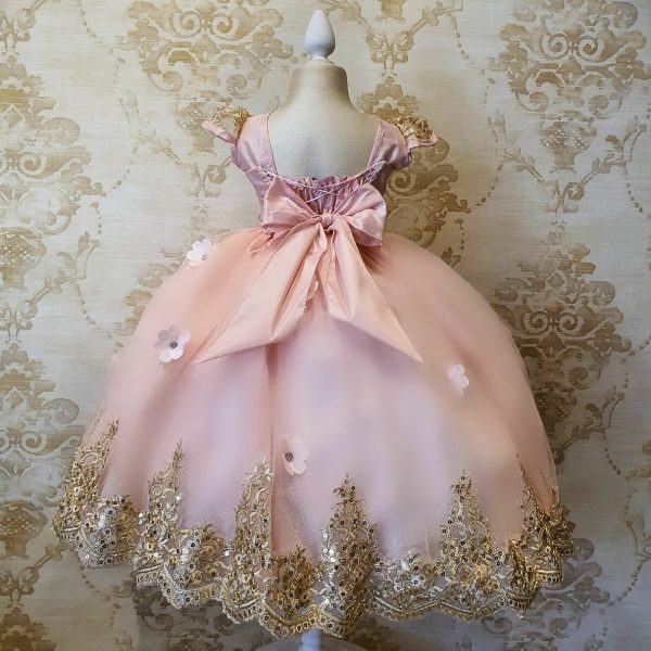 vestido-rosa-pastel-presentacion-elegante