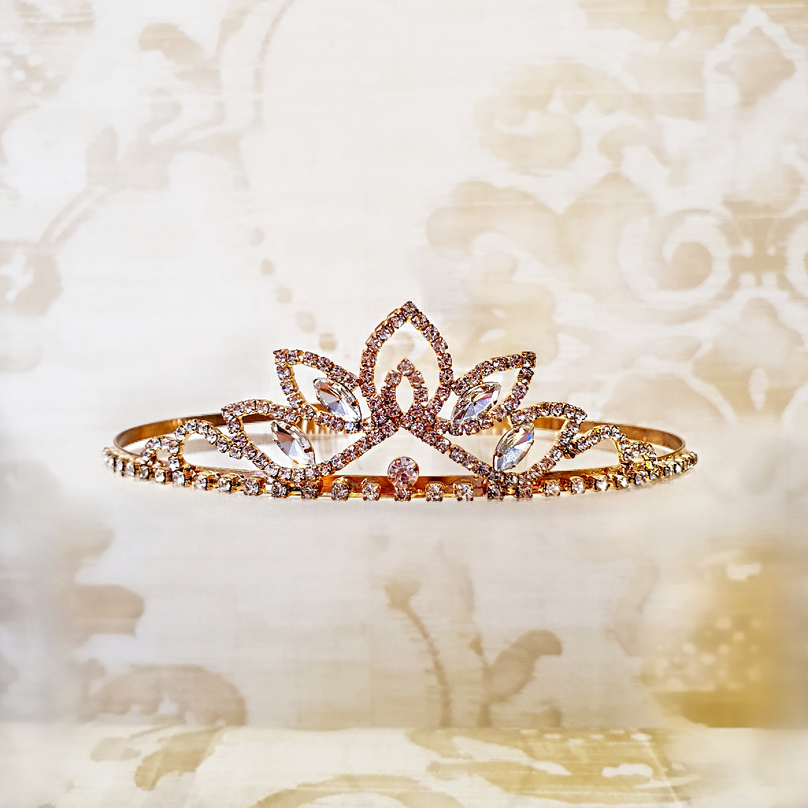 Corona para Niña Flores Palo de Rosa con Perlas de Fiesta - Almudena  Boutique - Ropa para mujer, Vestidos cortos, de noche y para novias