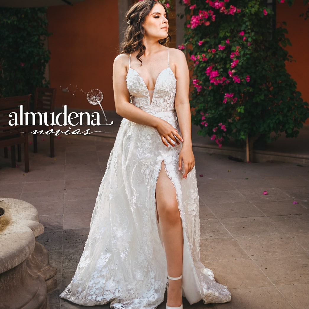 Vestido de Novia Tirantes con Flores 3D Sin Espalda - Almudena